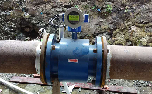 高精度液體流量計現場安裝使用圖